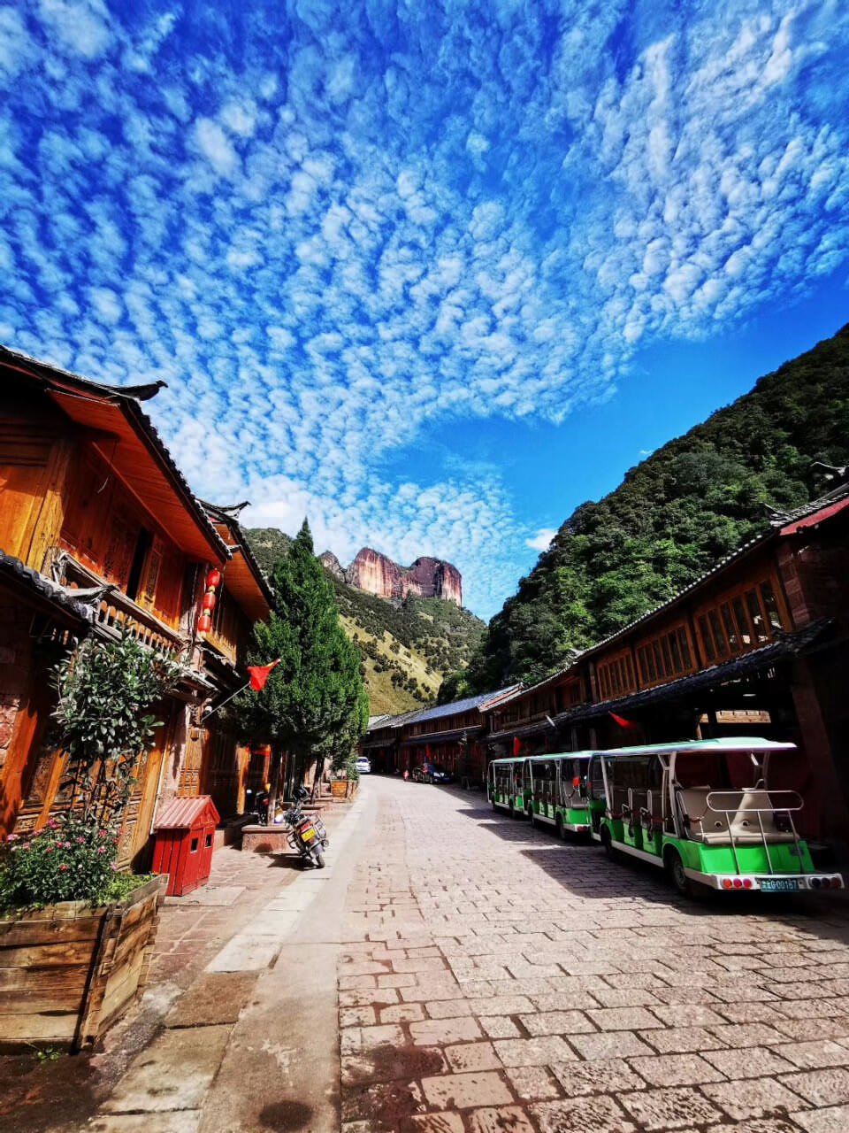 丽江户外徒步线路,丽江户外拓展,丽江户外徒步,丽江企业团建,丽江老君山徒步