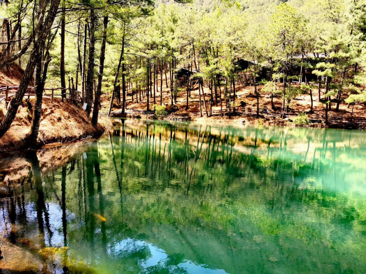 丽江户外徒步拓展训练基地之推荐:丽江姊妹湖风景名胜区