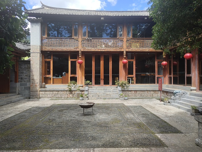丽江树下国际酒店