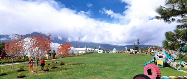 丽江东巴谷汽车旅游营地