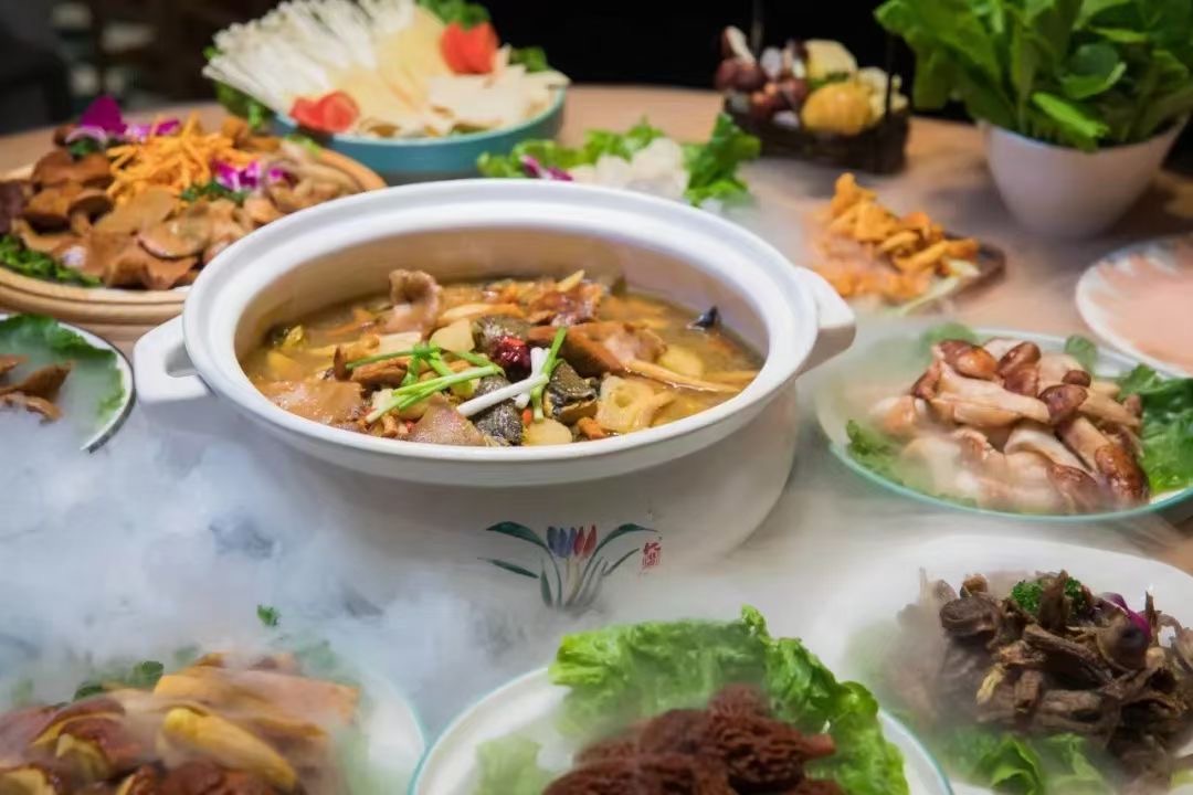 丽江古城菌俏菇靓餐厅