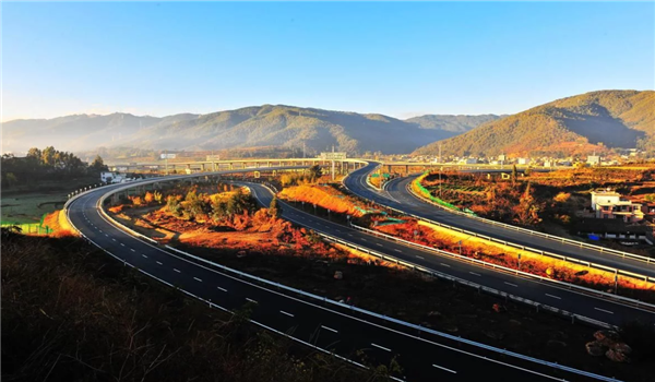 丽江这条高速登上央视《新闻联播》！ 沿途风景美如画