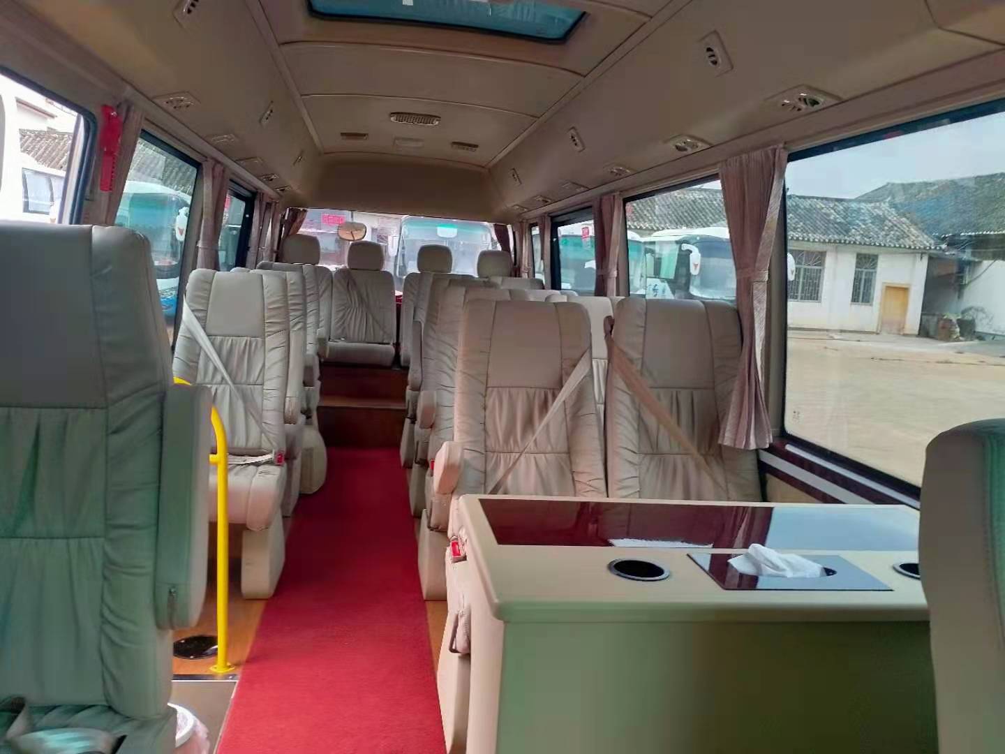 丽江会议旅游包车•丽江会议包车旅游网•丽江会议租车旅游服务就选丽江丰田考斯特最新款