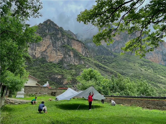 丽江石鼓攀岩基地之另类玩法！帐篷+野奢+户外+美食+音乐！