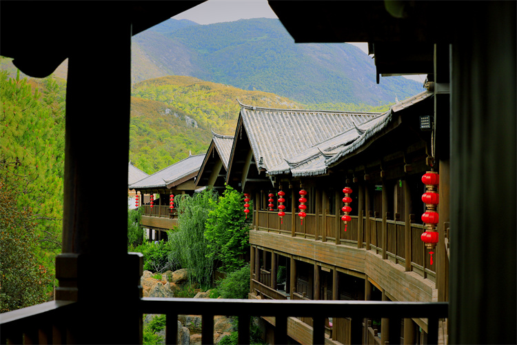 丽江东巴谷婕珞芙山野酒店