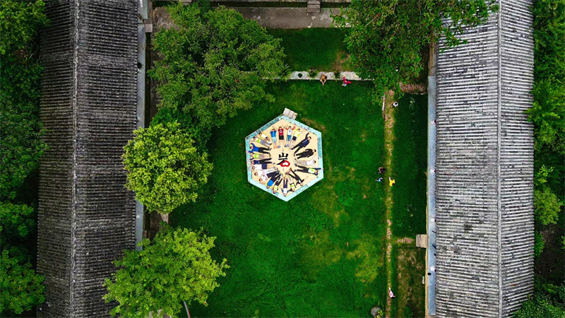 丽江石鼓镇攀岩场