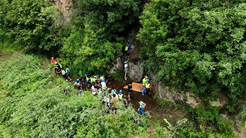 丽江石鼓镇攀岩场