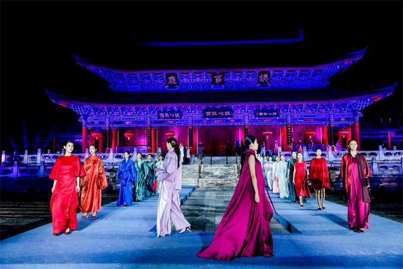 第一届中国国际华服设计大赛总决赛丽江分会场活动