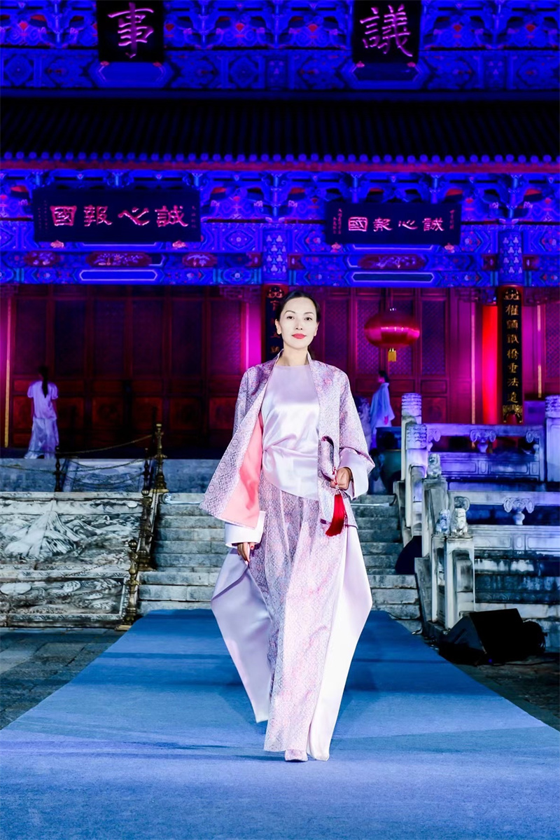 第一届中国国际华服设计大赛总决赛丽江分会场活动
