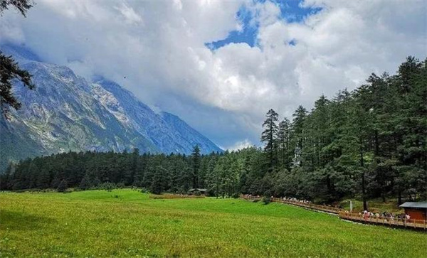 丽江徒步路线推荐：玉龙雪山徒步攻略，丽江户外团建的最佳选择