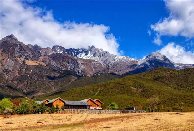 丽江定制旅游：玉龙雪山脚下竟藏有一个绝美村落，80%的游客都不知道！
