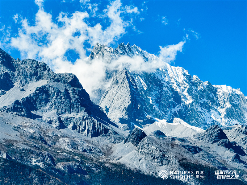 丽江玉龙雪山航拍图